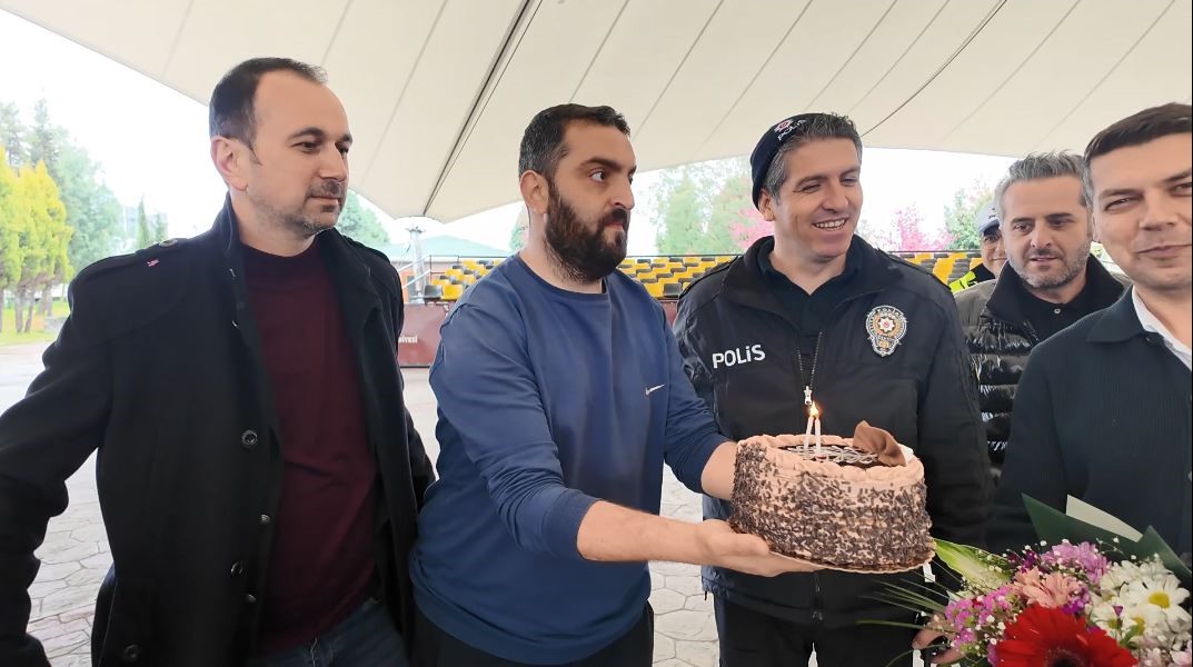 ihbara giden polislere pastali surpriz 0 fIDEEPZl