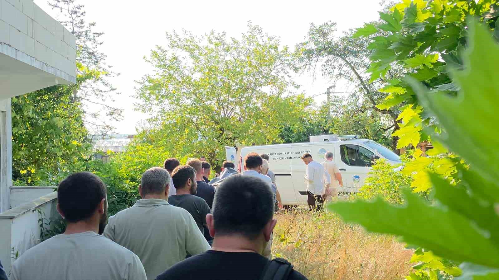ihlamur toplamak icin ciktigi agactan duserek hayatini kaybetti 1 zzpni5BM