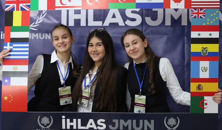 ihlas-jmun26-konferansinda-diplomaside-kuresel-sorumluluk-tartisildi-bkJjiBSY.jpg