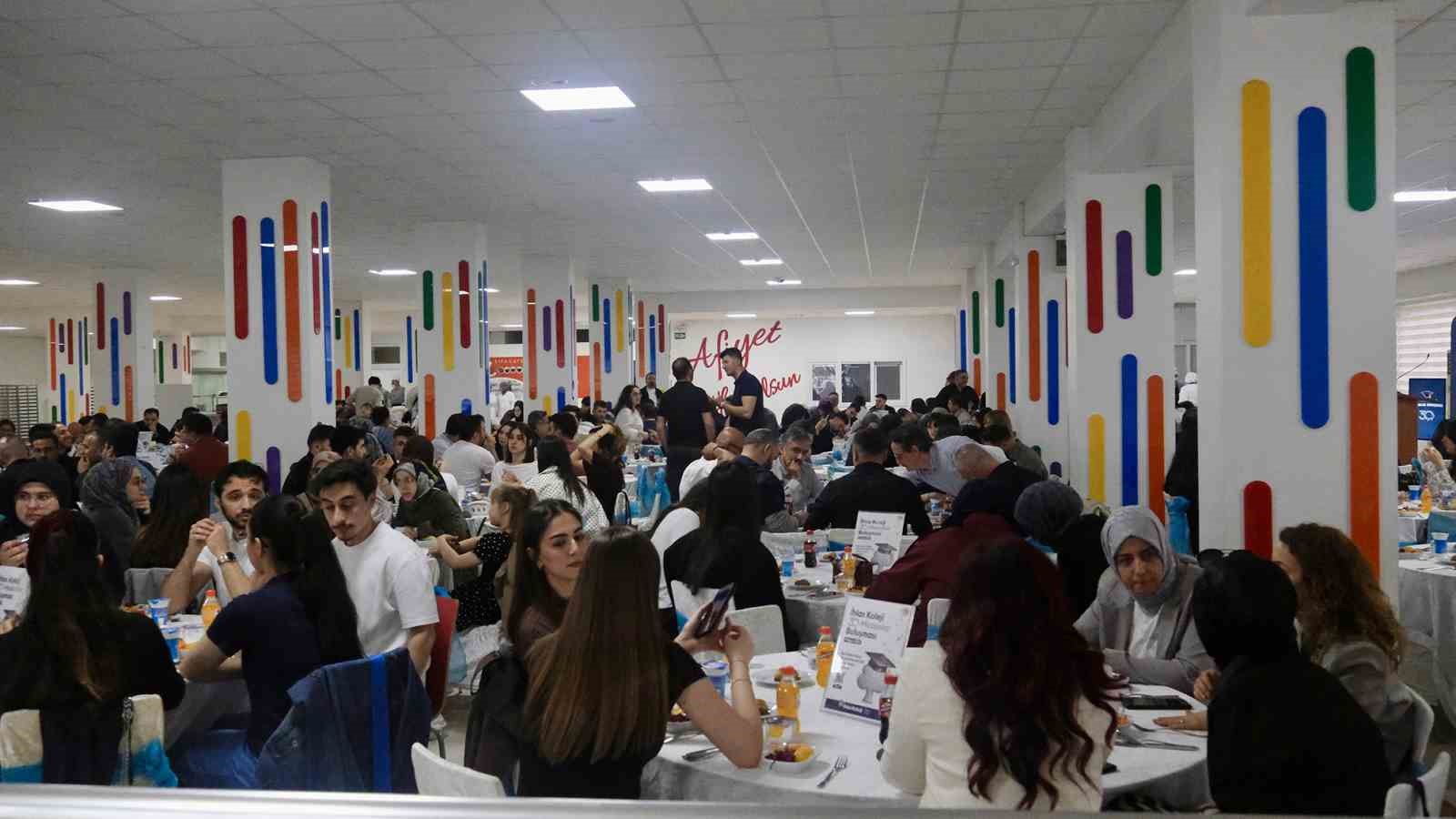 ihlas koleji 30 yil mezunlar bulusmasinda buyuk aile ve guclu ekosistem vurgusu 4 HsUgNm8Q