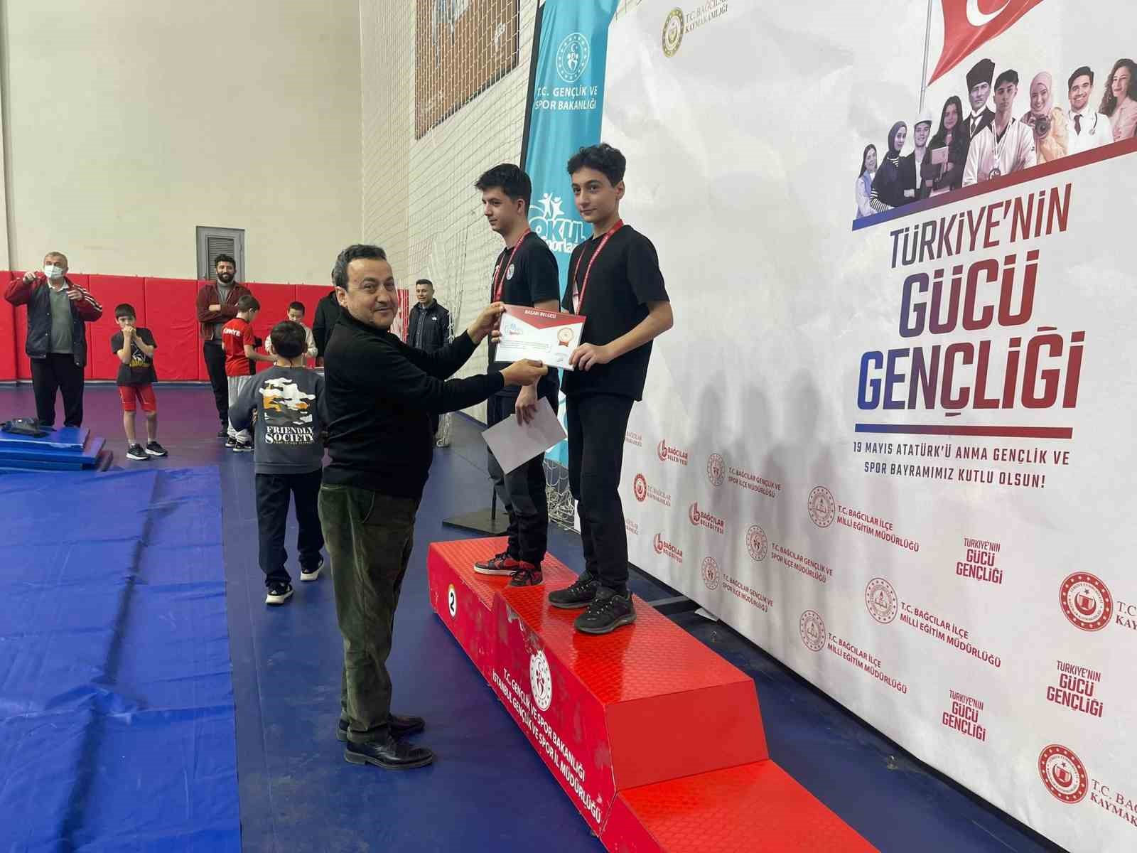 ihlas koleji gures takimi istanbul sampiyonasinda cifte basariya imza atti 1 ceJT6X4U