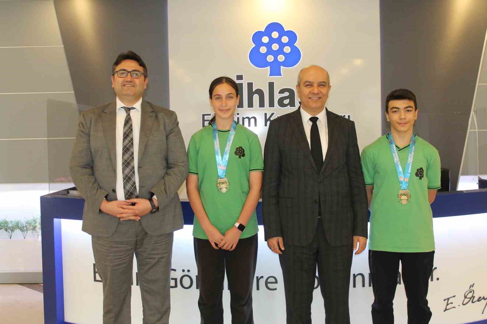 ihlas koleji ogrencilerinden karatede cifte sampiyonluk 0 i4VGQmQb