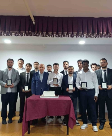 ihlas-vakfi-sila-ogrenci-yurdunda-ogrencilerin-mezuniyet-heyecani-XHznGh22.jpg