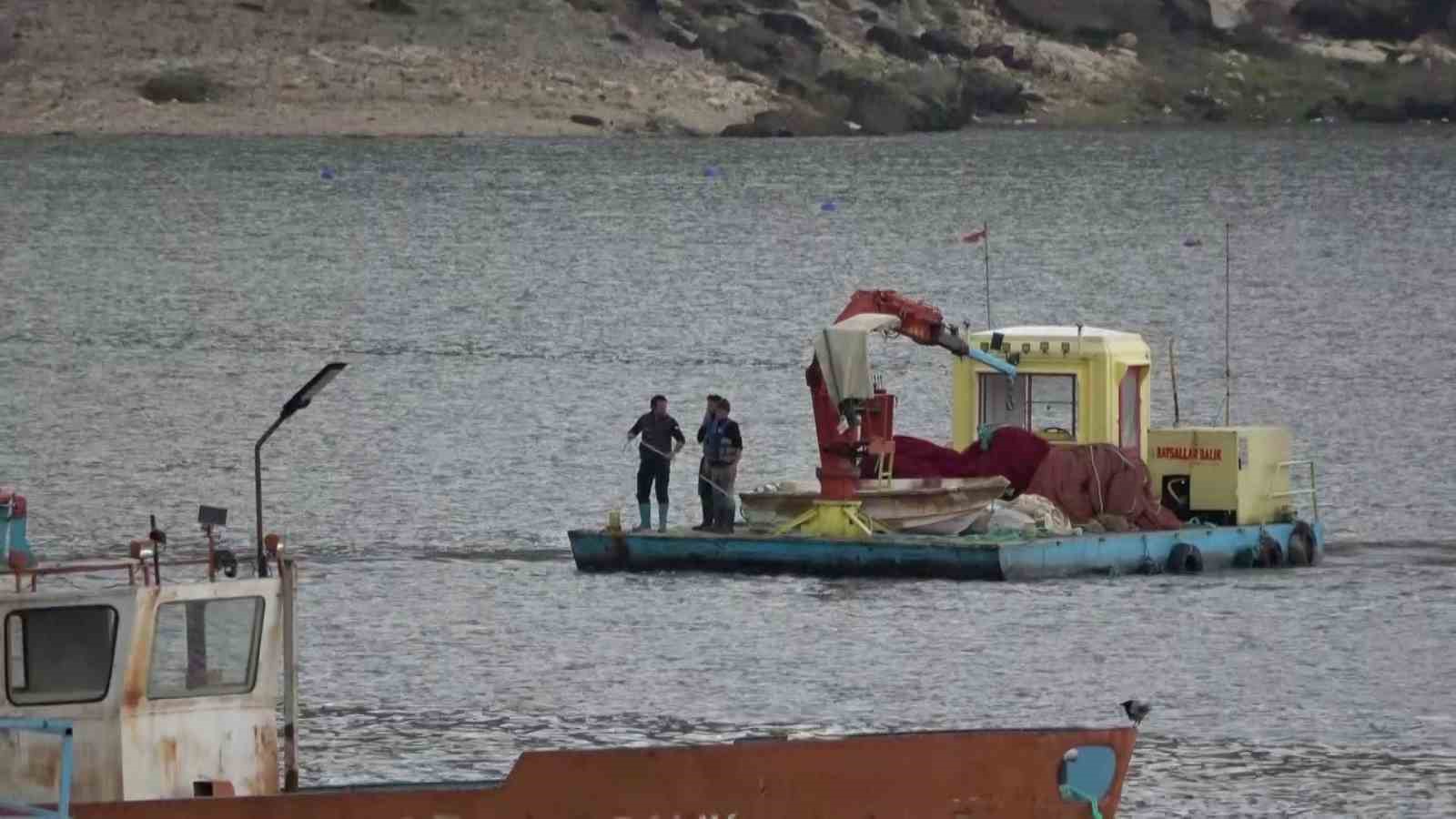 ihrac edilecek turk somonlari icin yavru baliklar suya birakildi 2 pJVchiG6