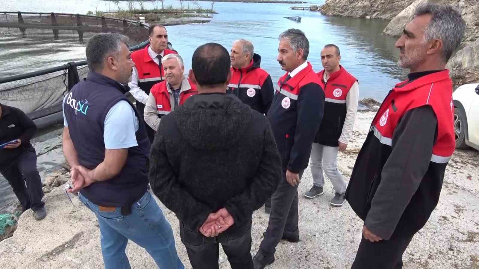 ihrac edilecek turk somonlari icin yavru baliklar suya birakildi 4 usKAq4va