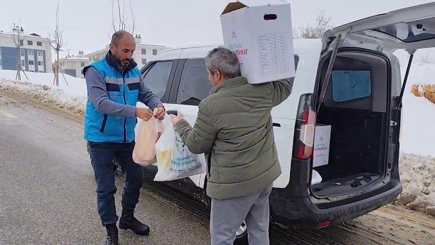ihtiyac malzemeleri evlere teslim ediliyor 1 f5dYLFnu