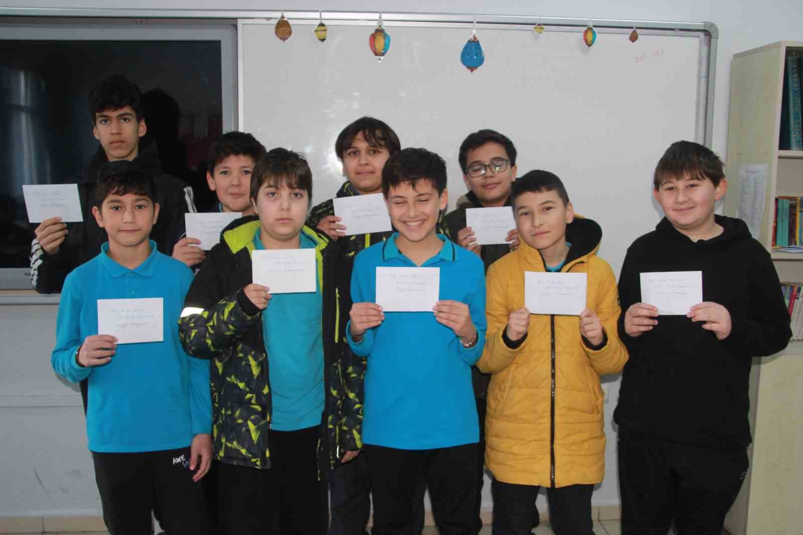 ihtiyac sahipleri icin harcliklarini biriktiren ogrenciler duygulandirdi 1 hkd9swcT