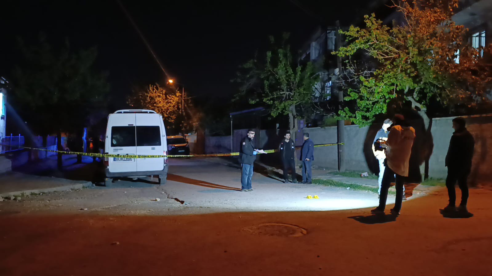 İki aile arasında silahlı kavga: 6 yaralı 5 iki aile arasinda silahli kavga 6 yarali 1 PSqn2A53