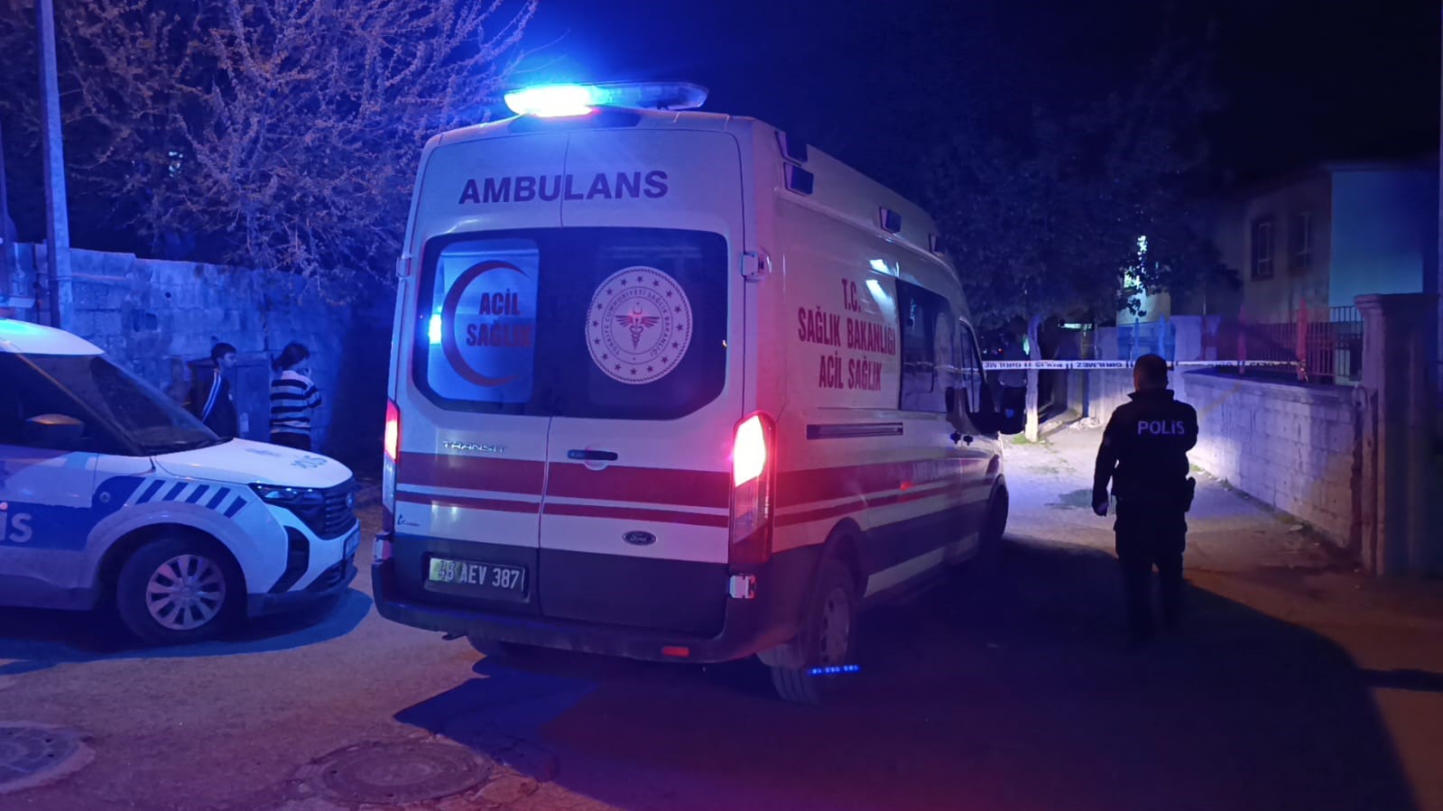 İki aile arasında silahlı kavga: 6 yaralı 7 iki aile arasinda silahli kavga 6 yarali 3 SLLWjpDG