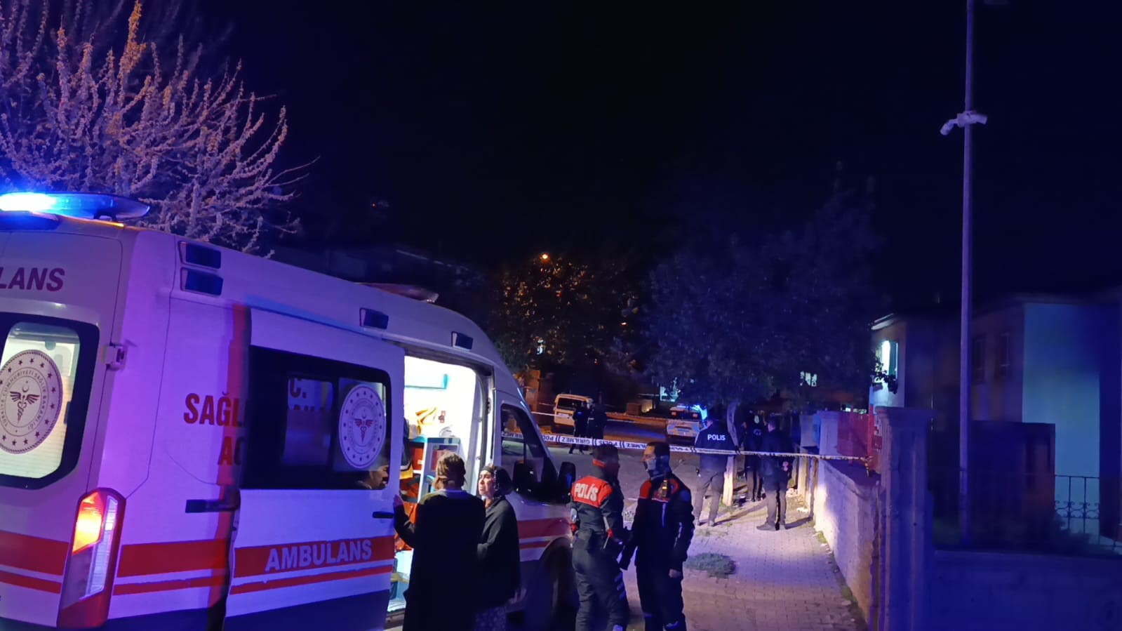 İki aile arasında silahlı kavga: 6 yaralı 10 iki aile arasinda silahli kavga 6 yarali 6 zC4zaVcH