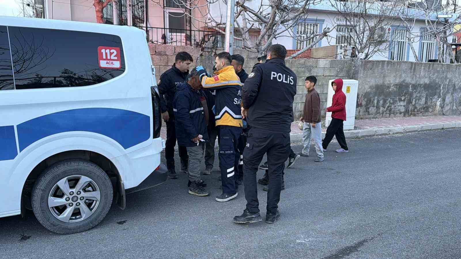 iki aile arasinda tasli sopali kavga 2 yarali 10 gozalti 3 Zd5zHWef
