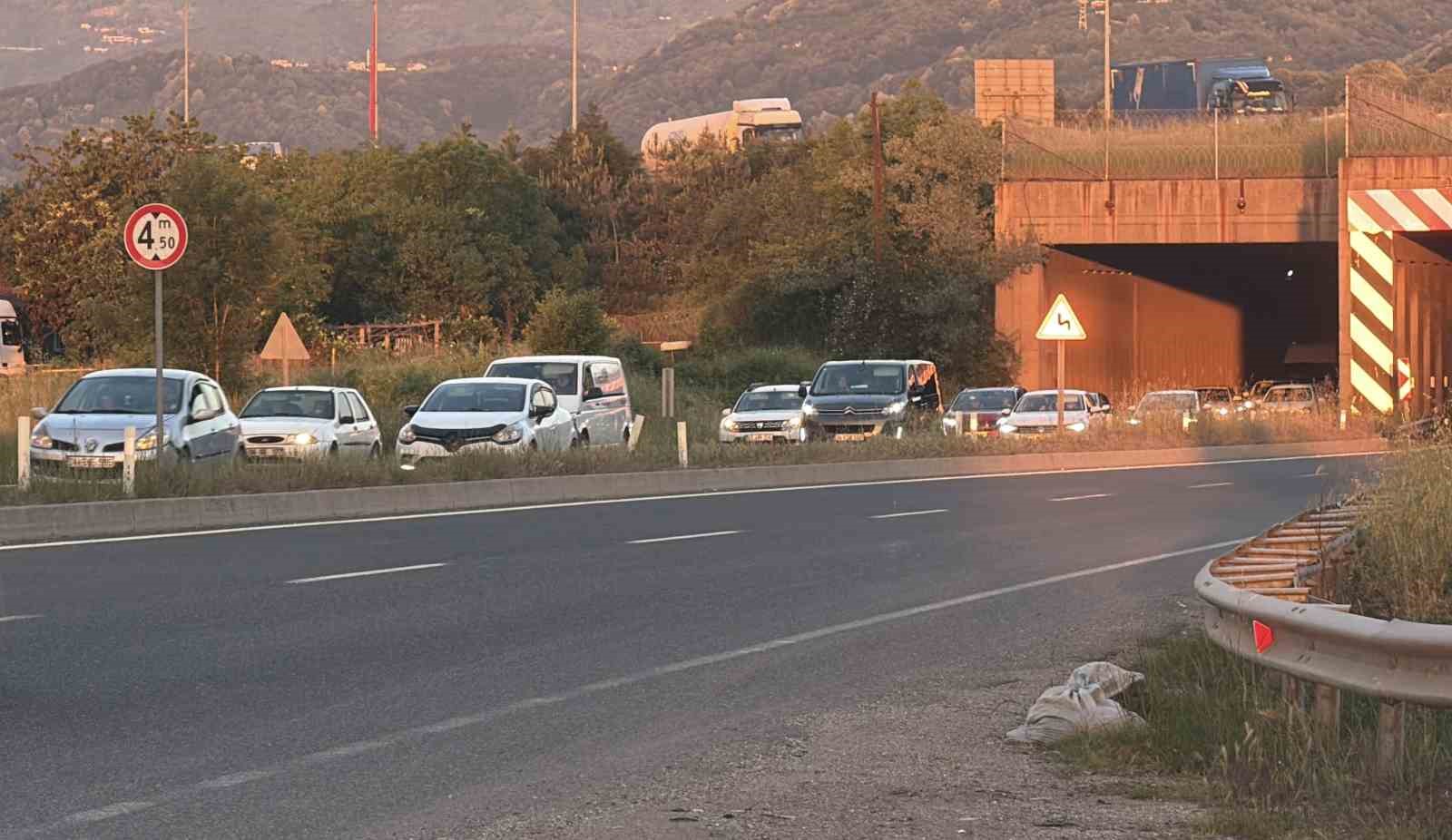 iki ana guzergahta trafik yogunlugu suruyor 5