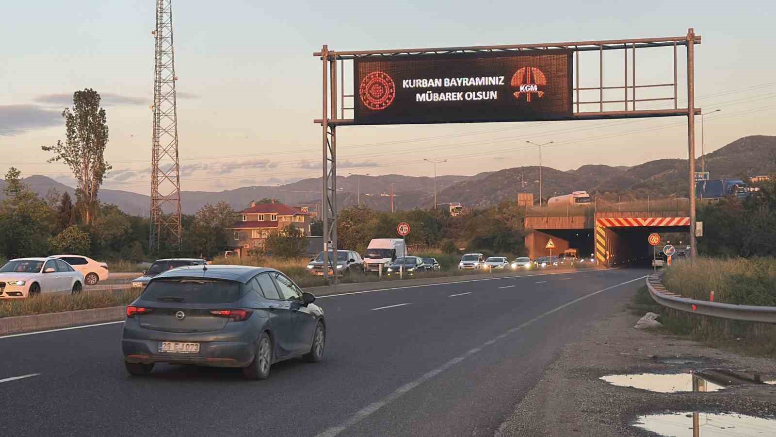 iki ana guzergahta trafik yogunlugu suruyor 6 kvb9pRrf