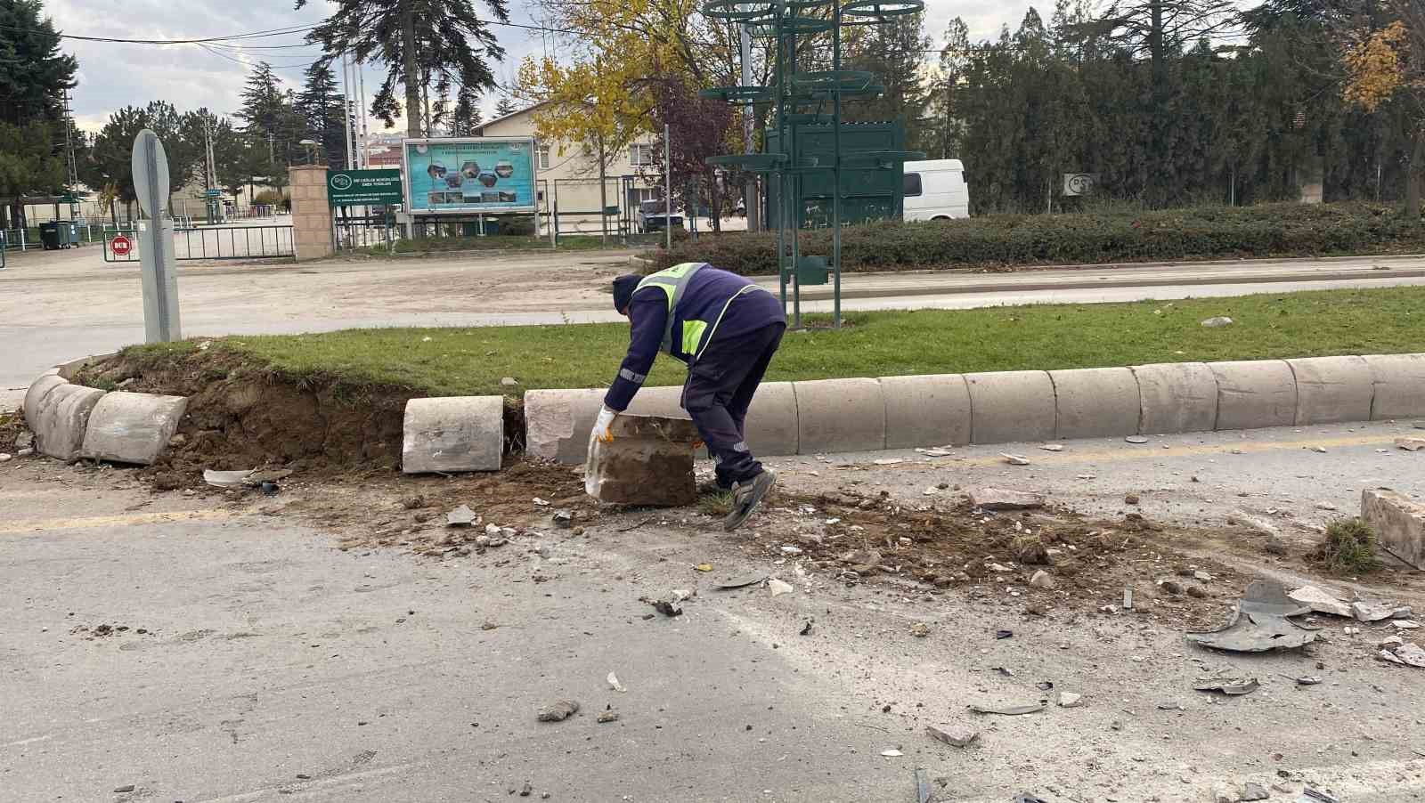 iki arac carpisti surucu yarali 2 jgTcSMVZ
