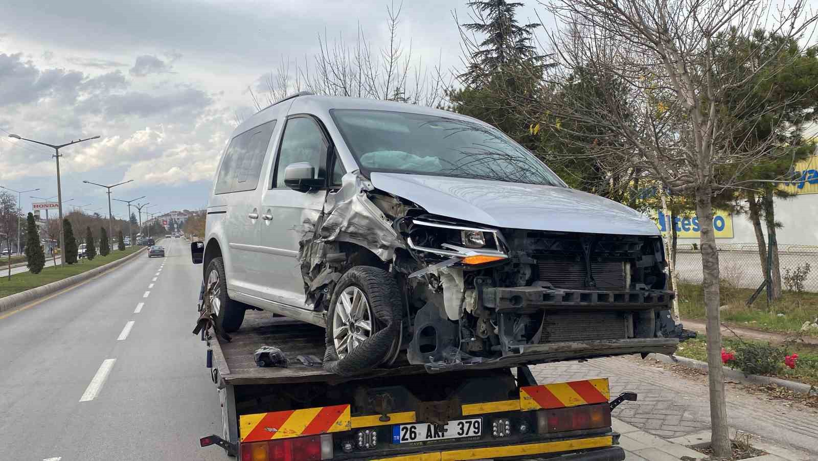 iki arac carpisti surucu yarali 3 pChzEKpl
