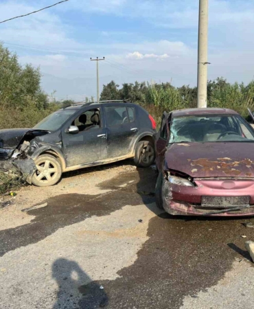 iki-arac-kafa-kafaya-carpisti-2-yarali-f6yMjicJ.jpg
