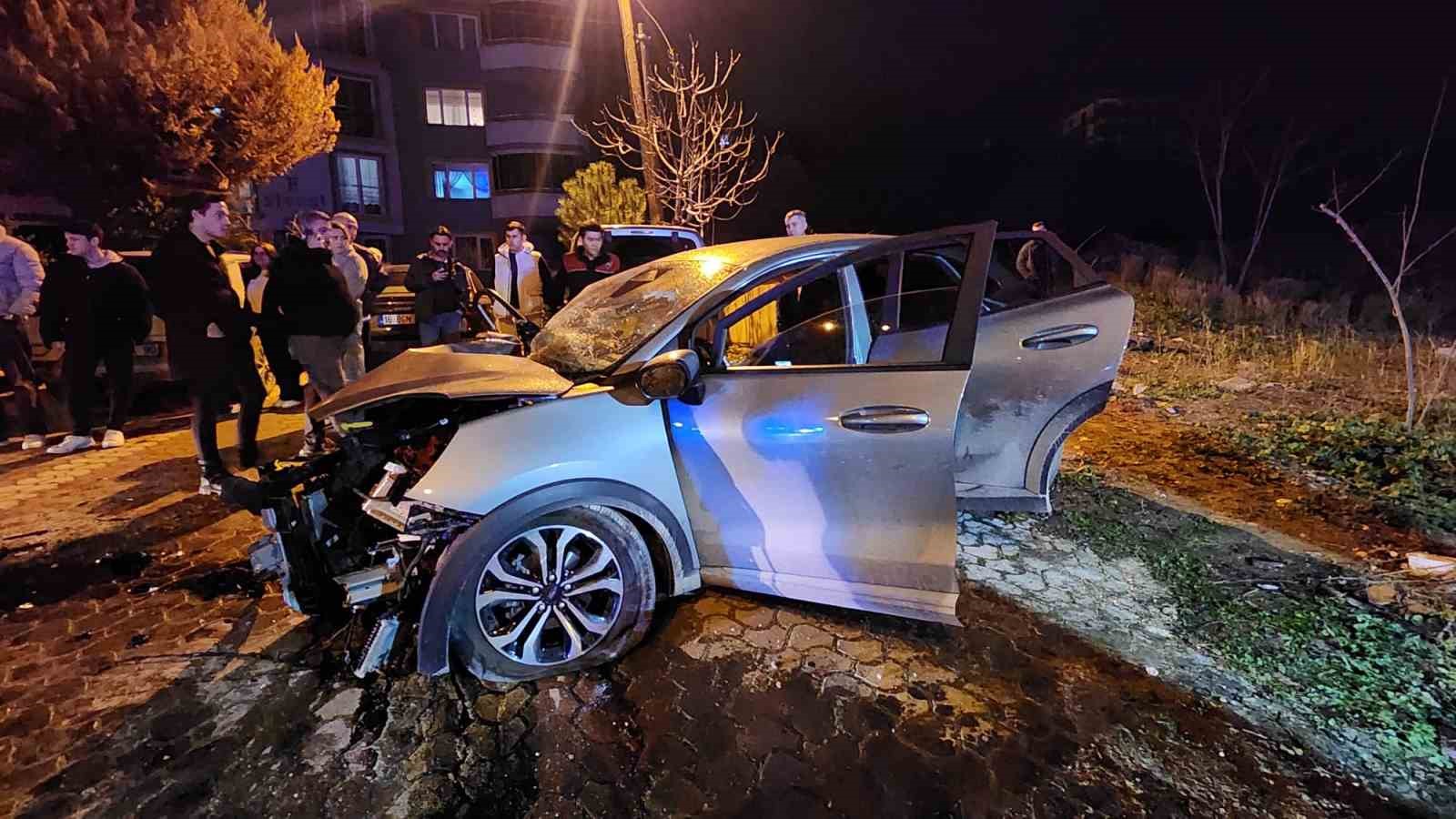 iki aracin kafa kafaya carpistigi feci kazada can pazari 3 agir yarali 0 h6UK7L3M