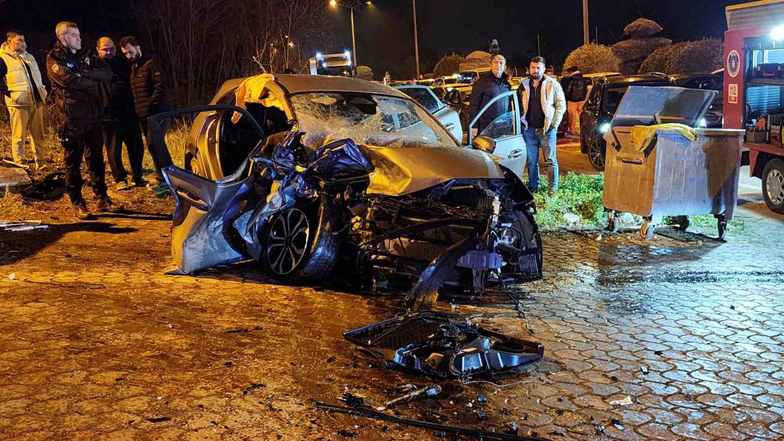 iki aracin kafa kafaya carpistigi feci kazada can pazari 3 agir yarali 1