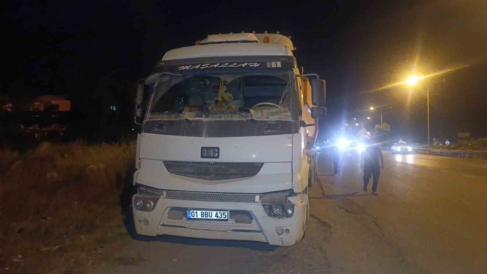 İki araçla çarpışan otomobilden burnu kanamadan çıktı 8 iki aracla carpisan otomobilden burnu kanamadan cikti 4 GmnZQmjI