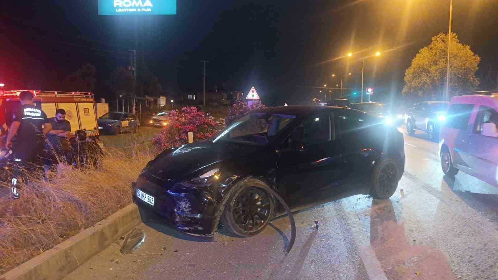 İki araçla çarpışan otomobilden burnu kanamadan çıktı 9 iki aracla carpisan otomobilden burnu kanamadan cikti 5 vKwEvDcG