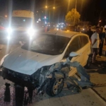 iki-aracla-carpisan-otomobilden-burnu-kanamadan-cikti-kzPDdmQf.jpg