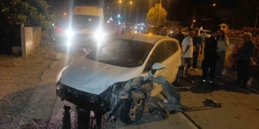 iki-aracla-carpisan-otomobilden-burnu-kanamadan-cikti-kzPDdmQf.jpg