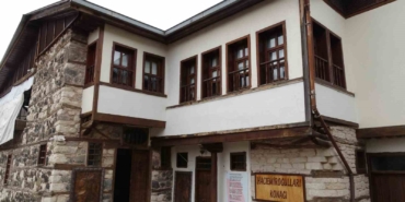 iki-asirlik-emiroglu-konagi-tarihe-isik-tutuyor-Vtih6srI.jpg