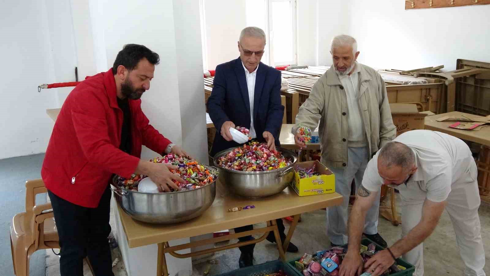 İki asırlık gelenek çocukların bayram sevincine dönüşüyor 8 iki asirlik gelenek cocuklarin bayram sevincine donusuyor 4 3N2JhbbY
