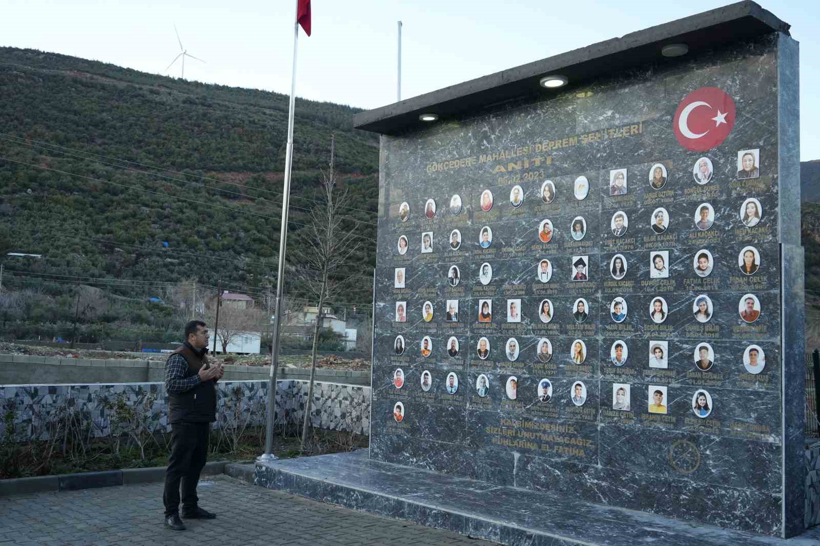 İki çocuğunu kaybeden muhtar köyüne deprem anıtı yaptırdı 9 iki cocugunu kaybeden muhtar koyune deprem aniti yaptirdi 5