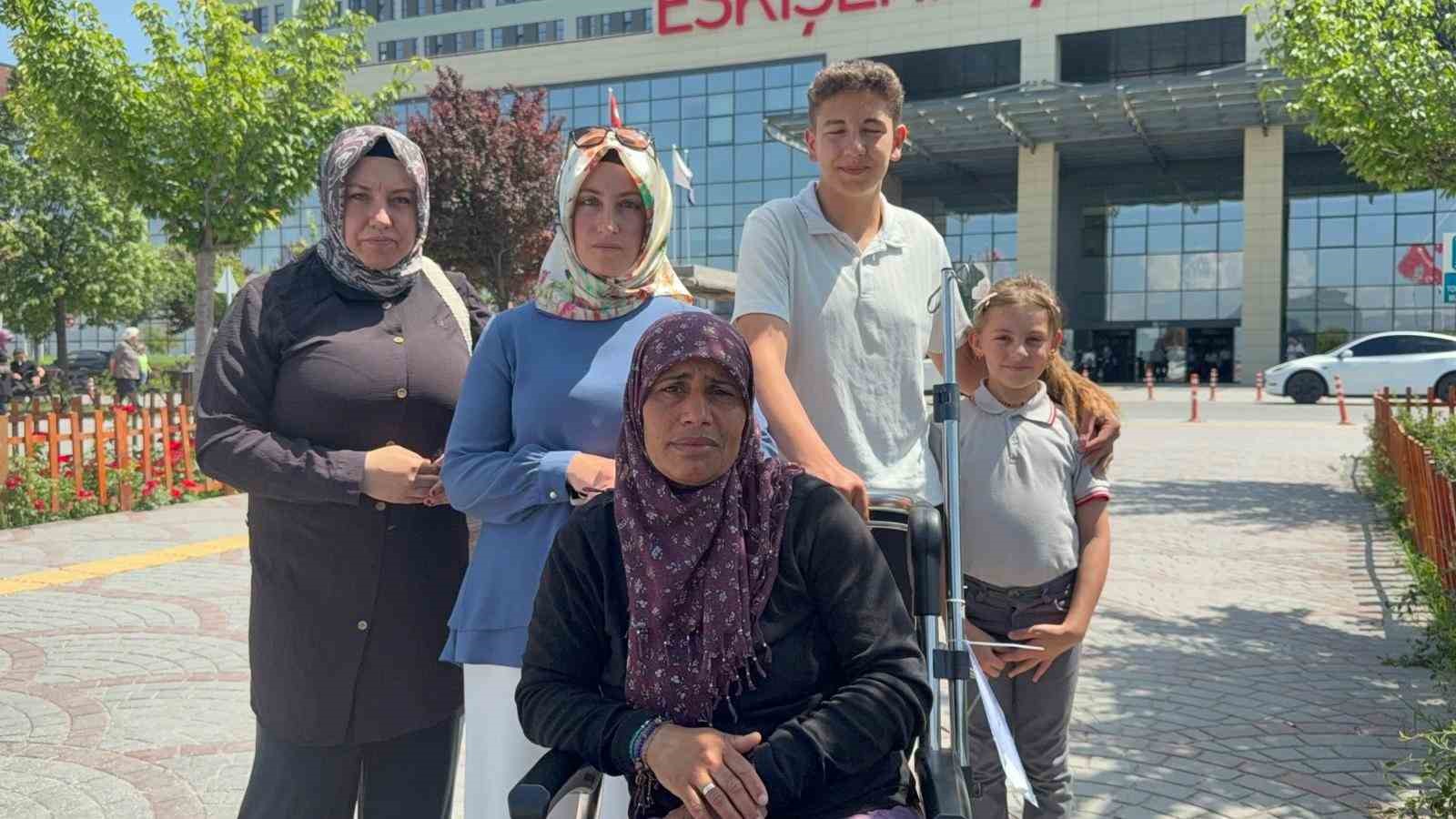 iki cocuk annesi 2 erkek tarafindan sopayla darbedildigini iddia etti 2 zmWAjvbr