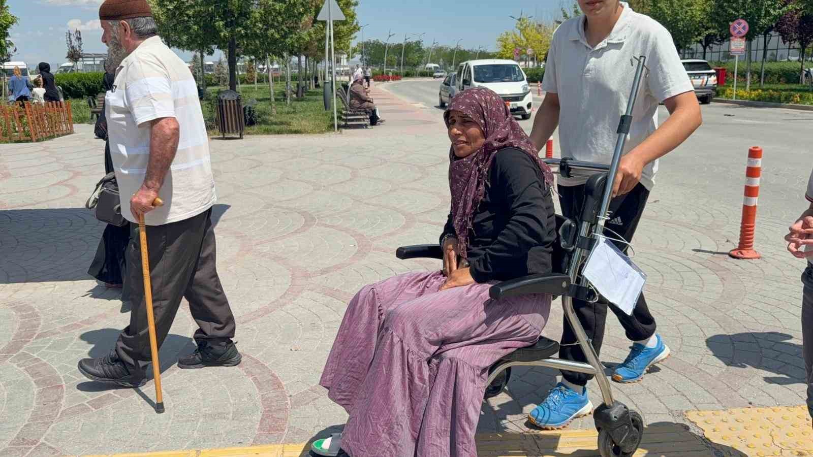iki cocuk annesi 2 erkek tarafindan sopayla darbedildigini iddia etti 3 Xl3zS14n