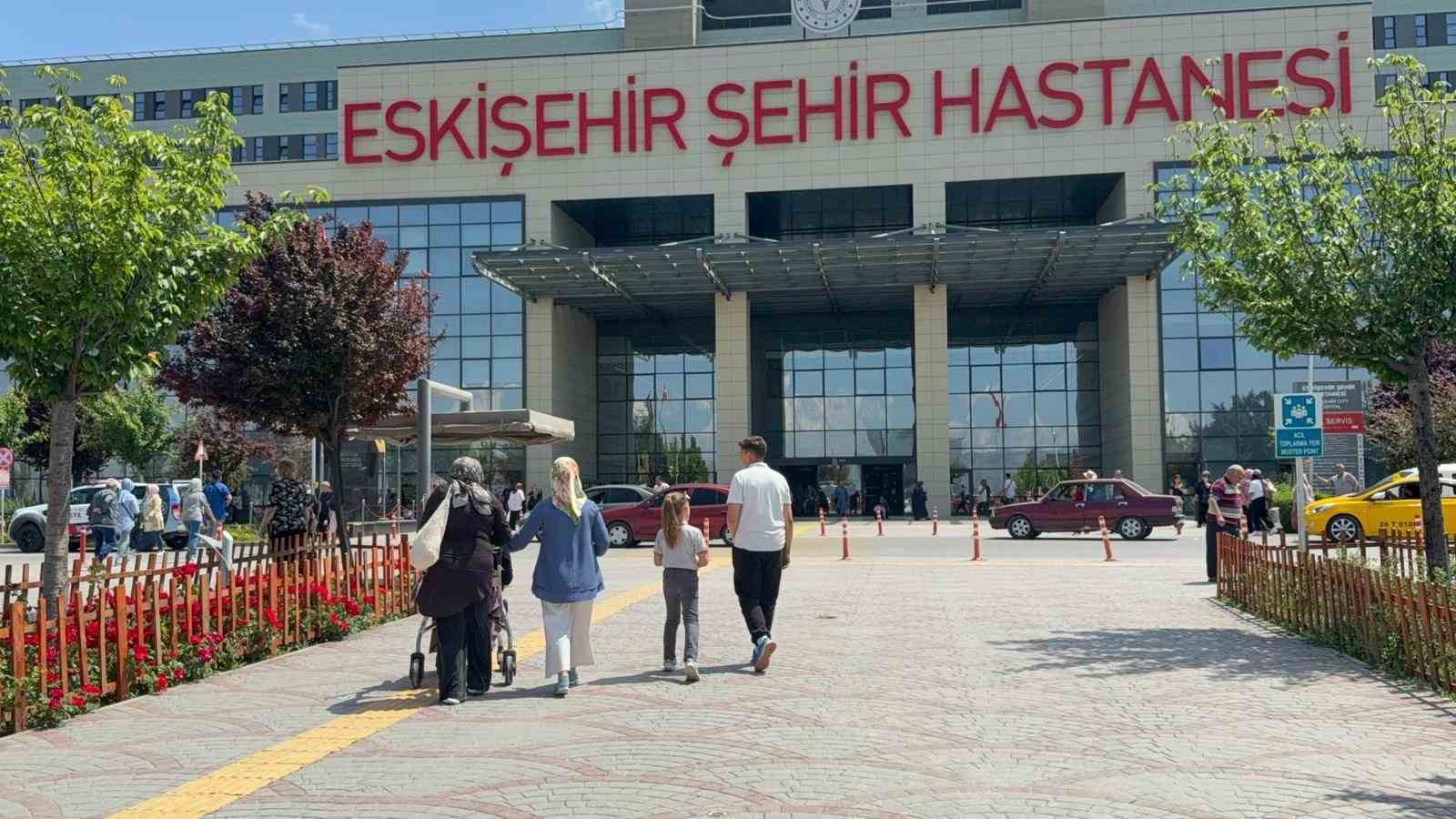 iki cocuk annesi 2 erkek tarafindan sopayla darbedildigini iddia etti 4 zvJks7J5