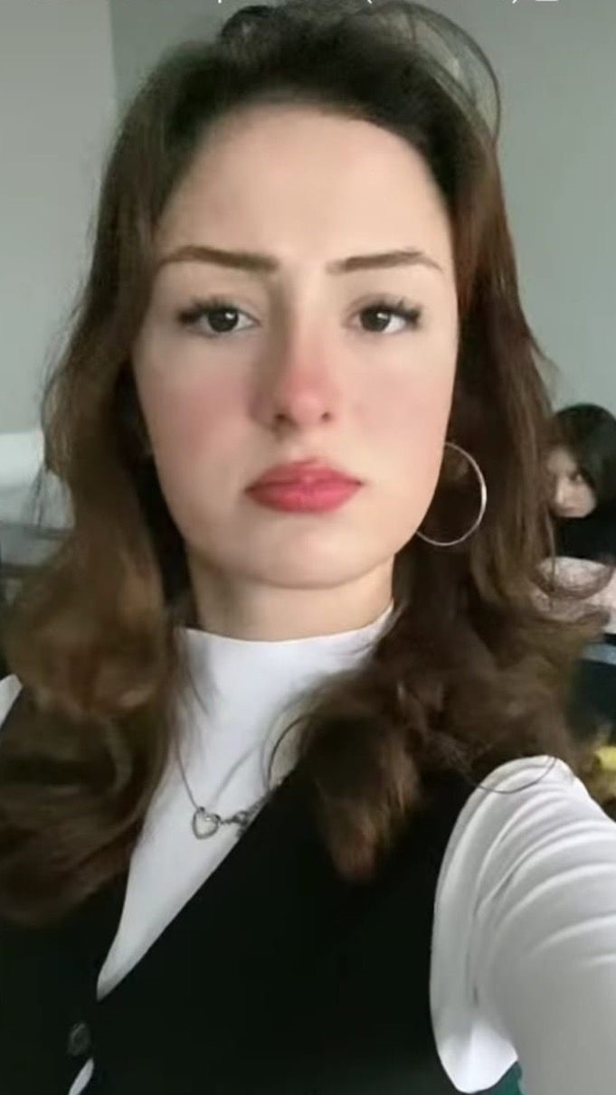 iki evladi vahsice oldurulen anne bayram oncesi evlatlarinin kabrini ziyaret etti 6 gINAqRj5