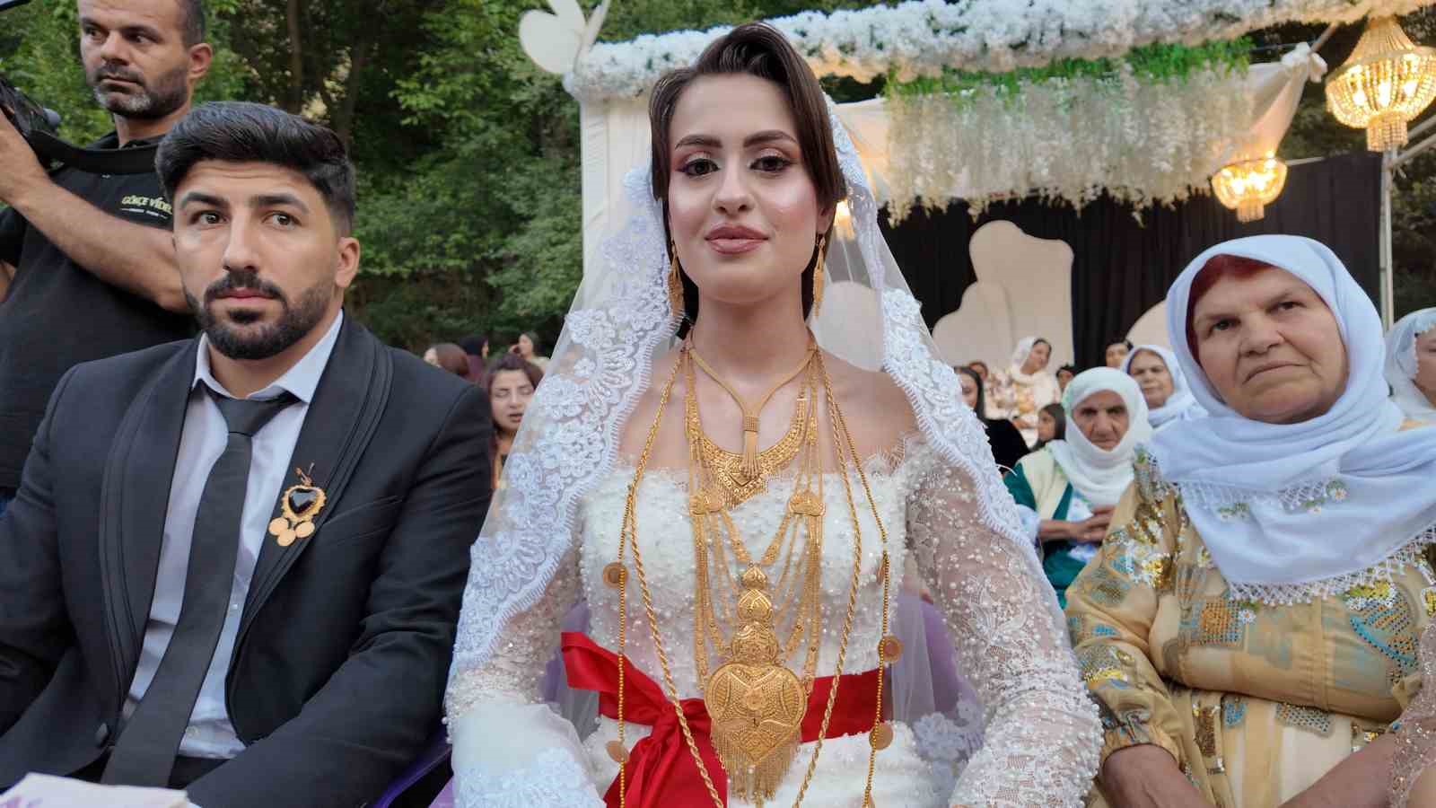 İki gece iki gün süren düğünde 35 koyun kesildi, 6 milyon lira takı takıldı 6 iki gece iki gun suren dugunde 35 koyun kesildi 6 milyon lira taki takildi CYnPSwJN