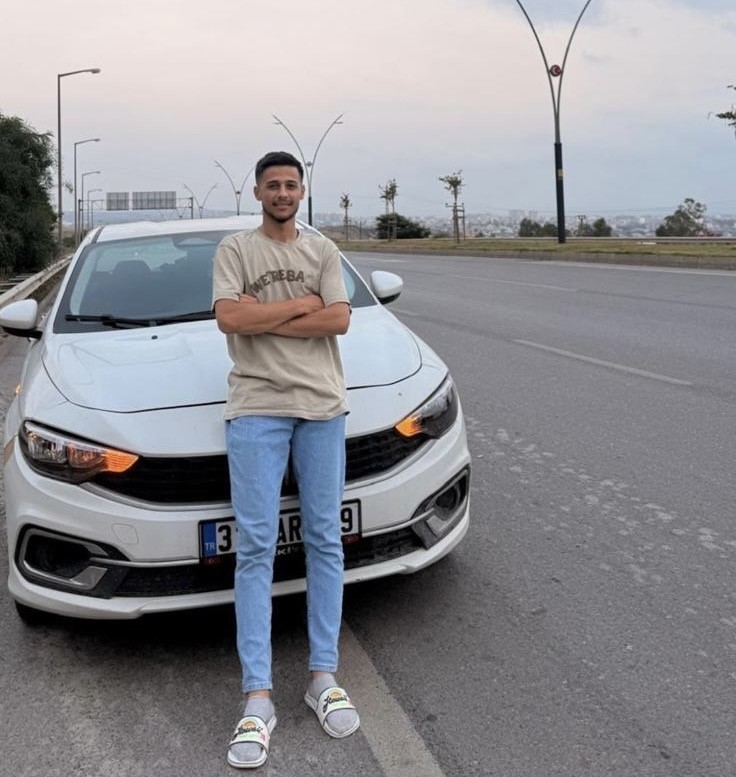 İki gence mezar olan otomobilin sürücüsü alkollü çıktı 6 iki gence mezar olan otomobilin surucusu alkollu cikti 2 jpK3lkWA