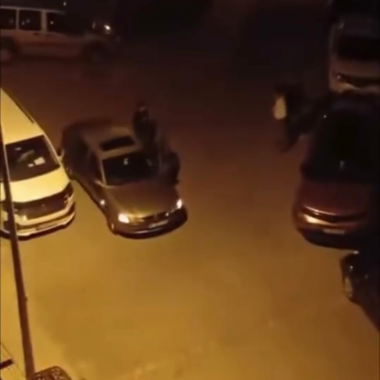 İki grup arasındaki yumruklu kavga kamerada 5 iki grup arasindaki yumruklu kavga kamerada 1 RM1DLVUb
