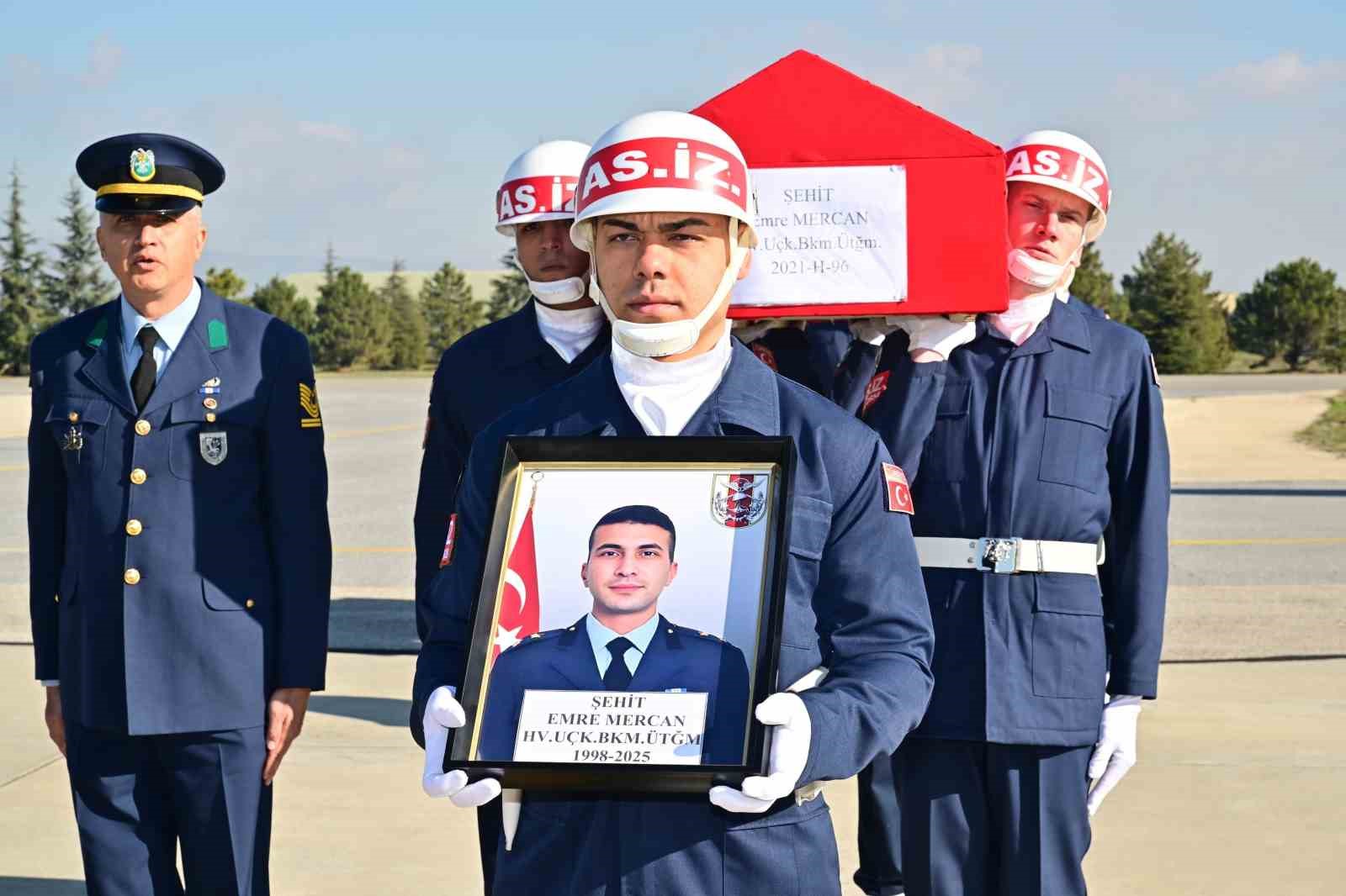 iki hava sehidi ucakla eskisehire getirildi 3 A4iuabKi