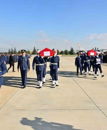 iki-hava-sehidi-ucakla-eskisehire-getirildi-yhAYJvLB.jpg