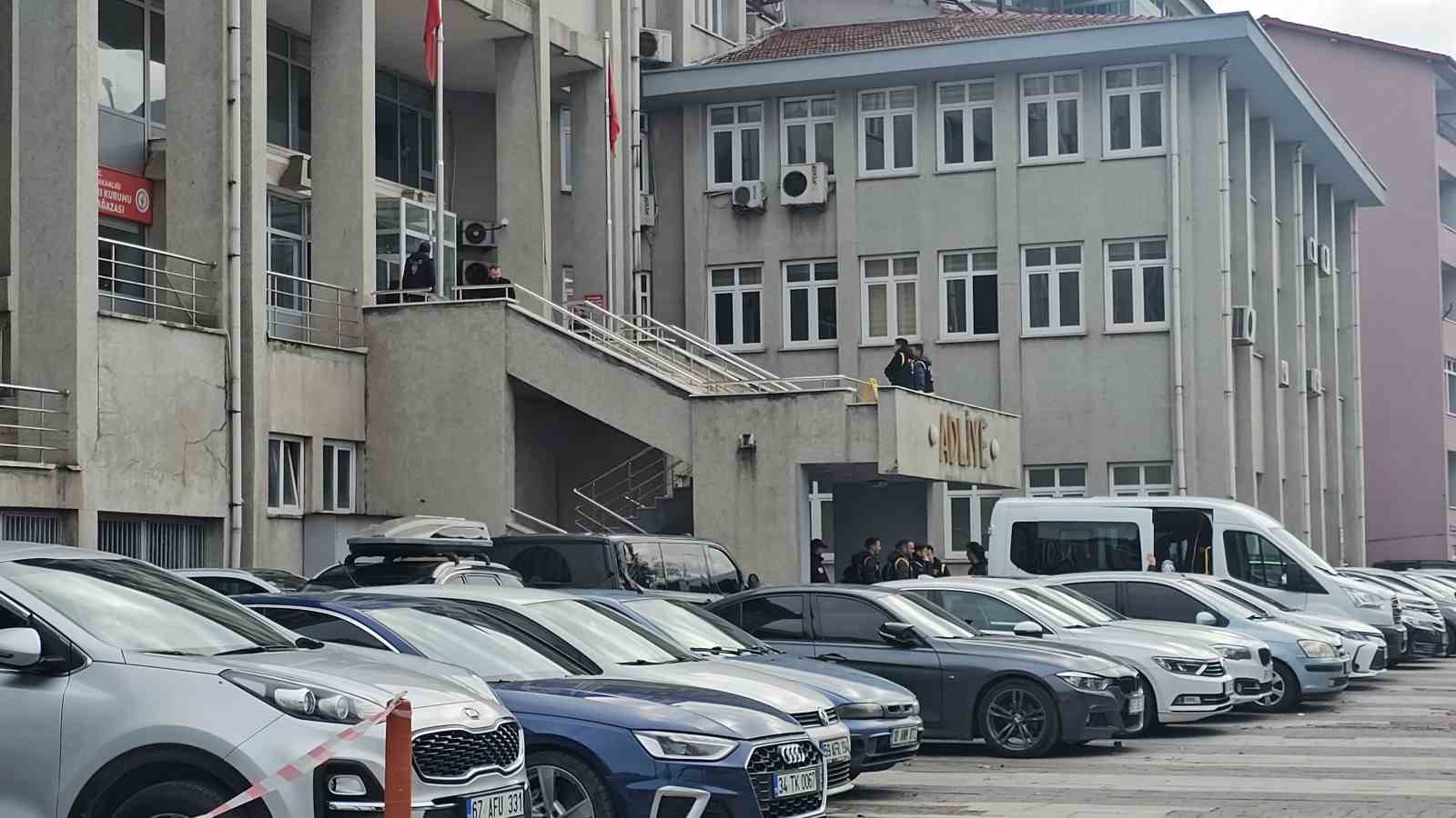 İki kardeş ve babaannelerini öldüren sanık "Kasap mıyım cani miyim durduk yere yapayım, savunmak içindi" 6 iki kardes ve babaannelerini olduren sanik kasap miyim cani miyim durduk yere yapayim savunmak