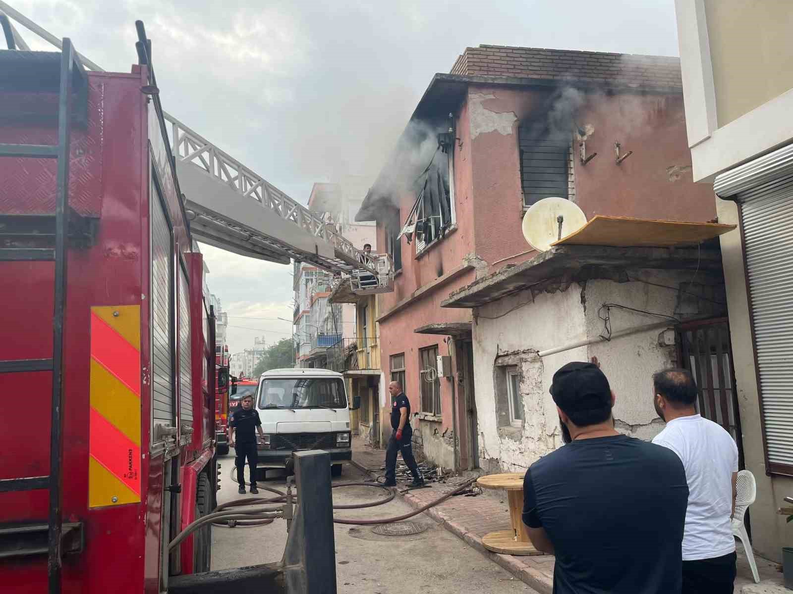 İki katlı müstakil evde çıkan yangın korkuttu 5 iki katli mustakil evde cikan yangin korkuttu 1 ffIQkwfp