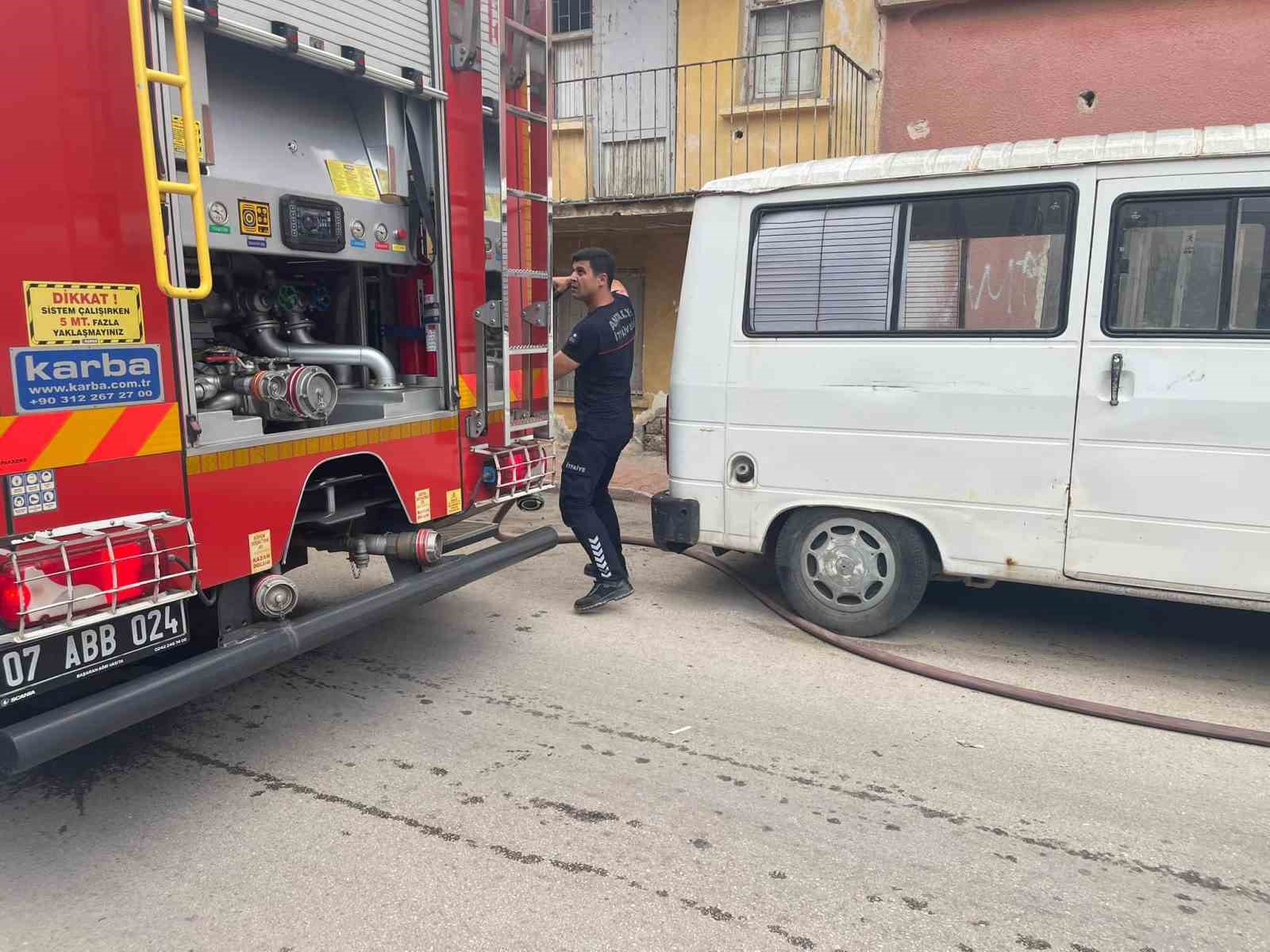 İki katlı müstakil evde çıkan yangın korkuttu 8 iki katli mustakil evde cikan yangin korkuttu 4 mdccEyS8