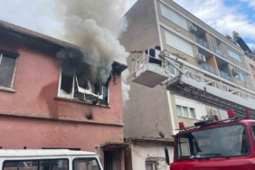 Malatya’da kontrolden çıkan minibüs kayısı bahçesine uçtu 3 thumbnail