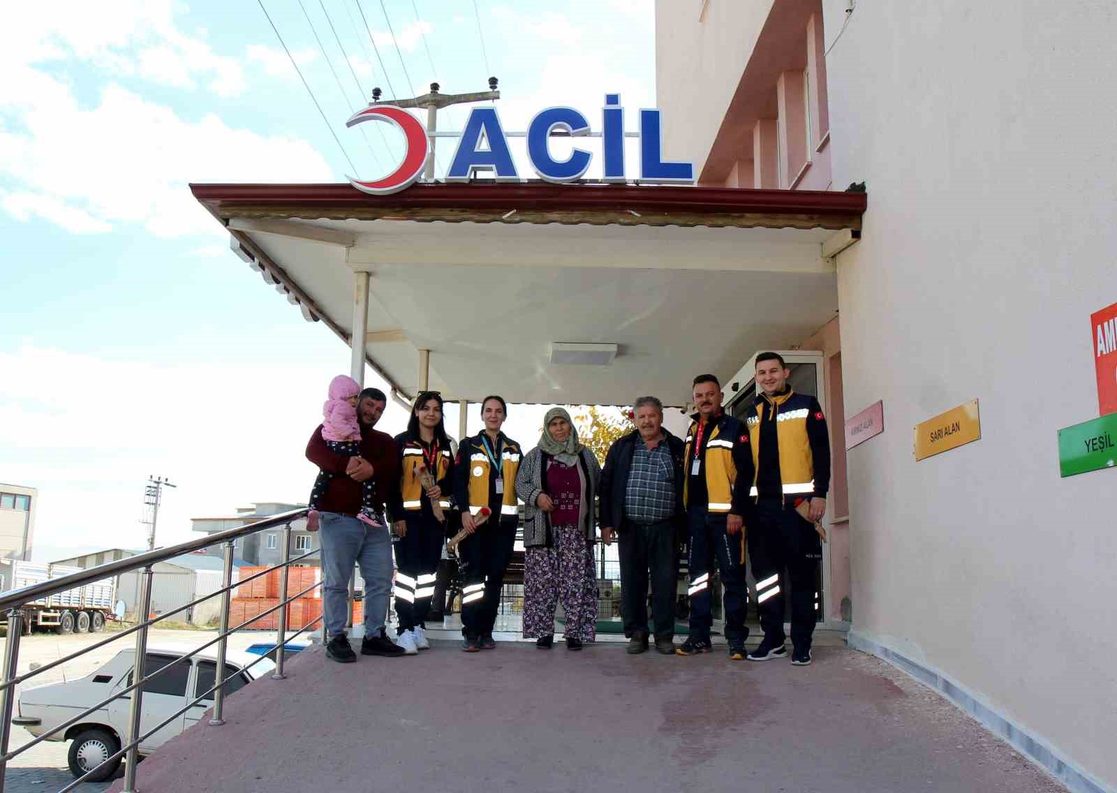 iki kez hayatini kurtaran saglik calisanlarini her firsatta ziyaret ediyor 1 qsQCEPIn