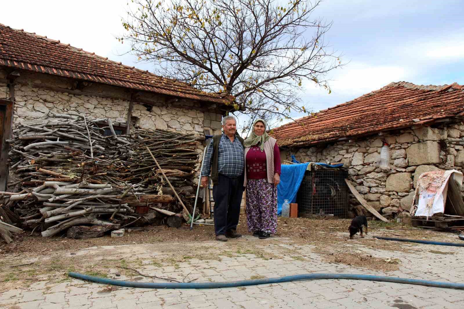 iki kez hayatini kurtaran saglik calisanlarini her firsatta ziyaret ediyor 2 mRHPtLtg