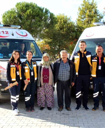 iki-kez-hayatini-kurtaran-saglik-calisanlarini-her-firsatta-ziyaret-ediyor-MFtuvHdd.jpg