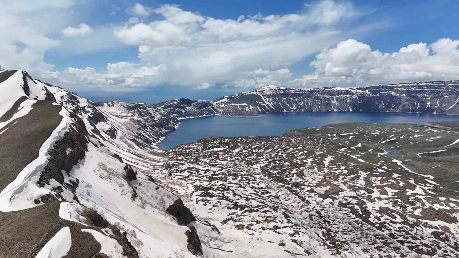 iki mevsimin bir arada yasandigi nemrut krateri havadan goruntulendi 4 vbdS9XKv