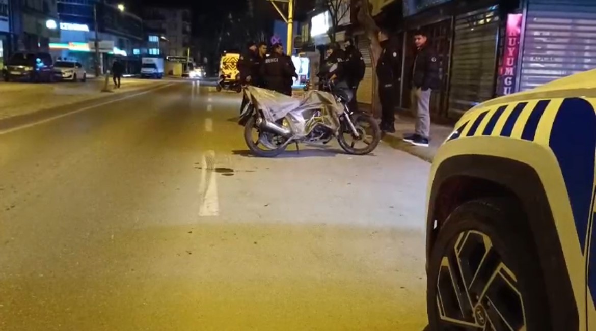 iki motosiklet boyle carpisti 1i hamile 2 yarali 1