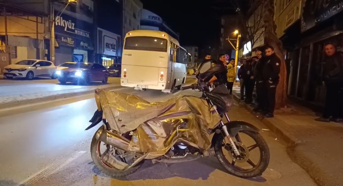 iki motosiklet boyle carpisti 1i hamile 2 yarali 3