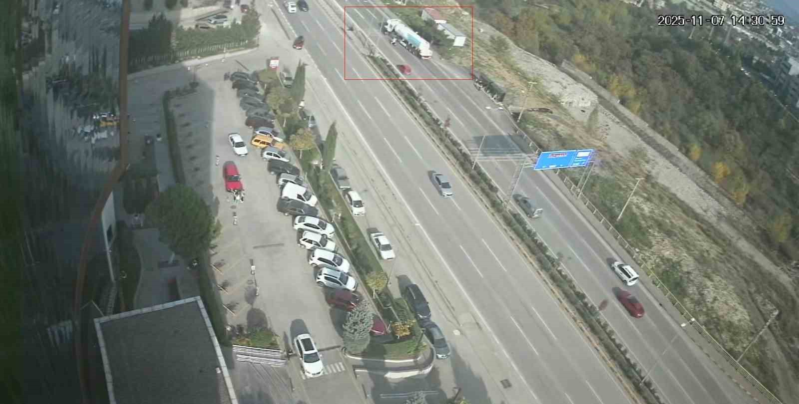 iki motosikletlinin yaralandigi kazada yeni guvenlik kamerasi ortaya cikti 0 5DXziECQ