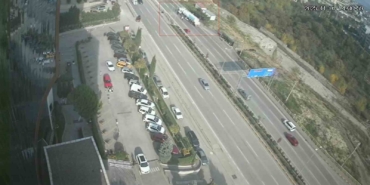 iki-motosikletlinin-yaralandigi-kazada-yeni-guvenlik-kamerasi-ortaya-cikti-4WnKDCcz.jpg
